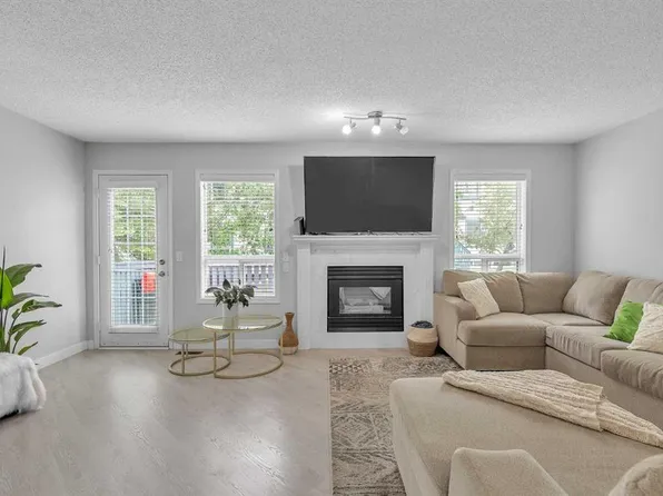 311 SE Citadel Ter NW, Calgary, AB T3G 3X3
