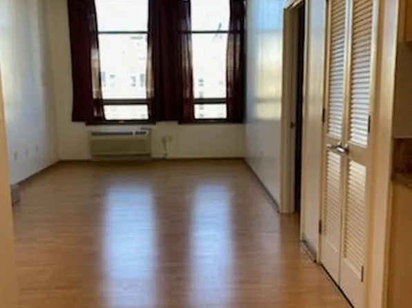 111 N 9th St, Philadelphia, PA