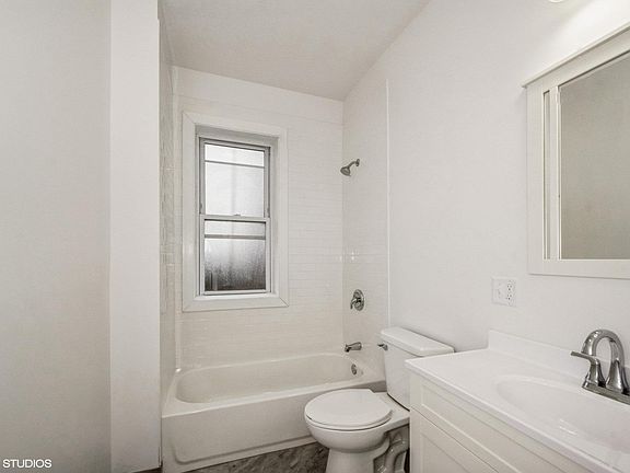 3rd image of 5029 W Washington Blvd #3E
