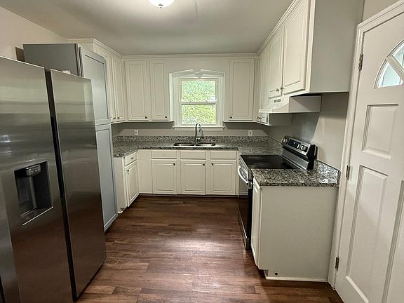 5th image of 228 Lakeside Ave
