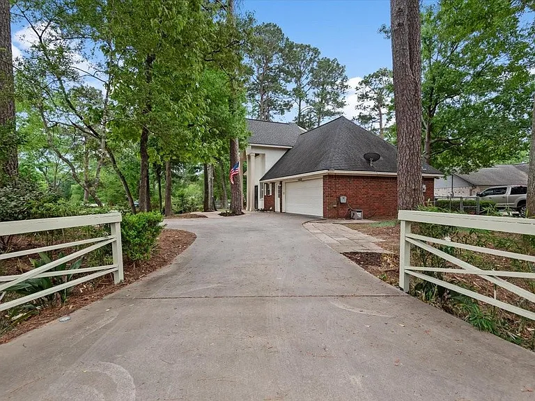 14151 Buckingham Ln — Photo 4