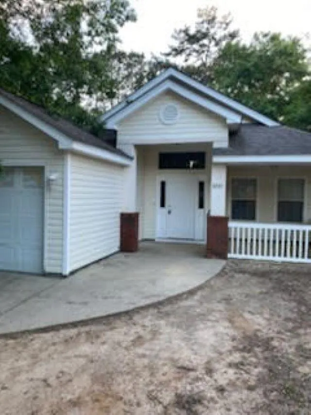 4 bed, 1249 sqft, $2,000 — Photo 1