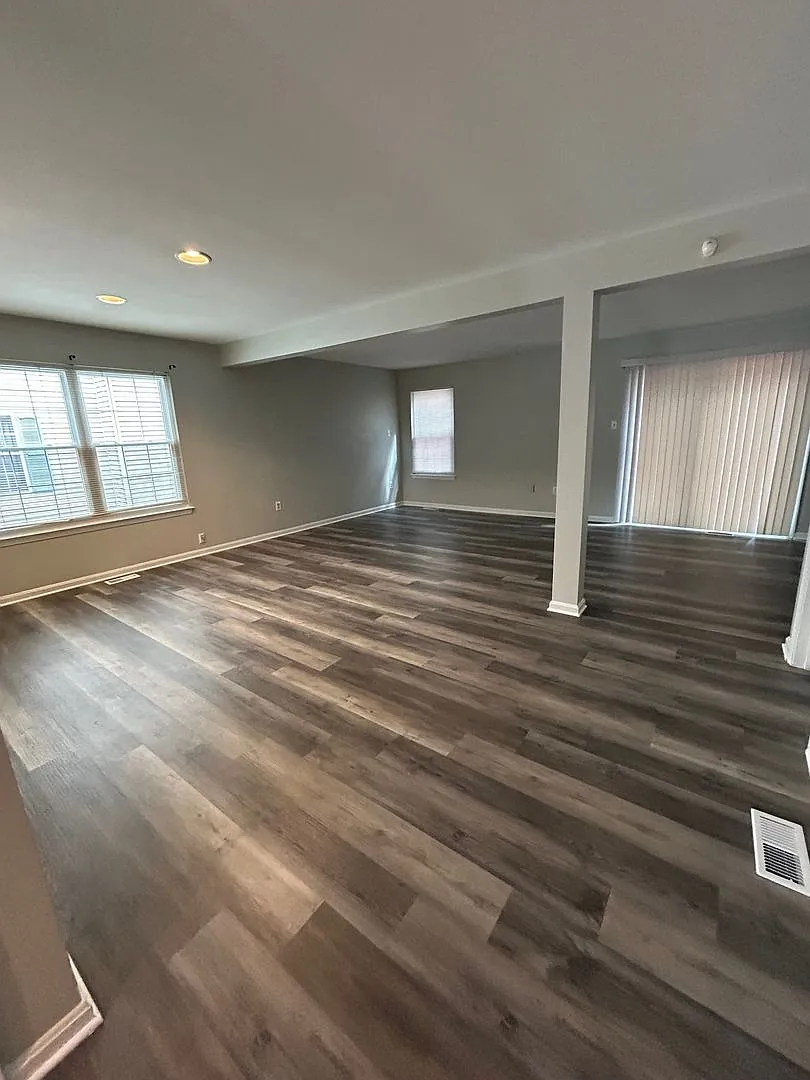 3 bed, 3 bath end uint townhouse, 3 levels — Photo 4