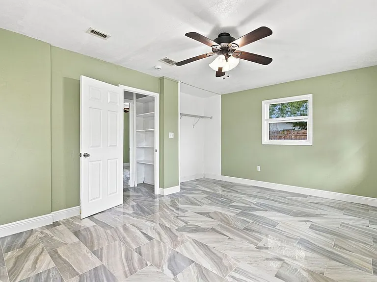 2267 Robinhood Dr — Photo 13