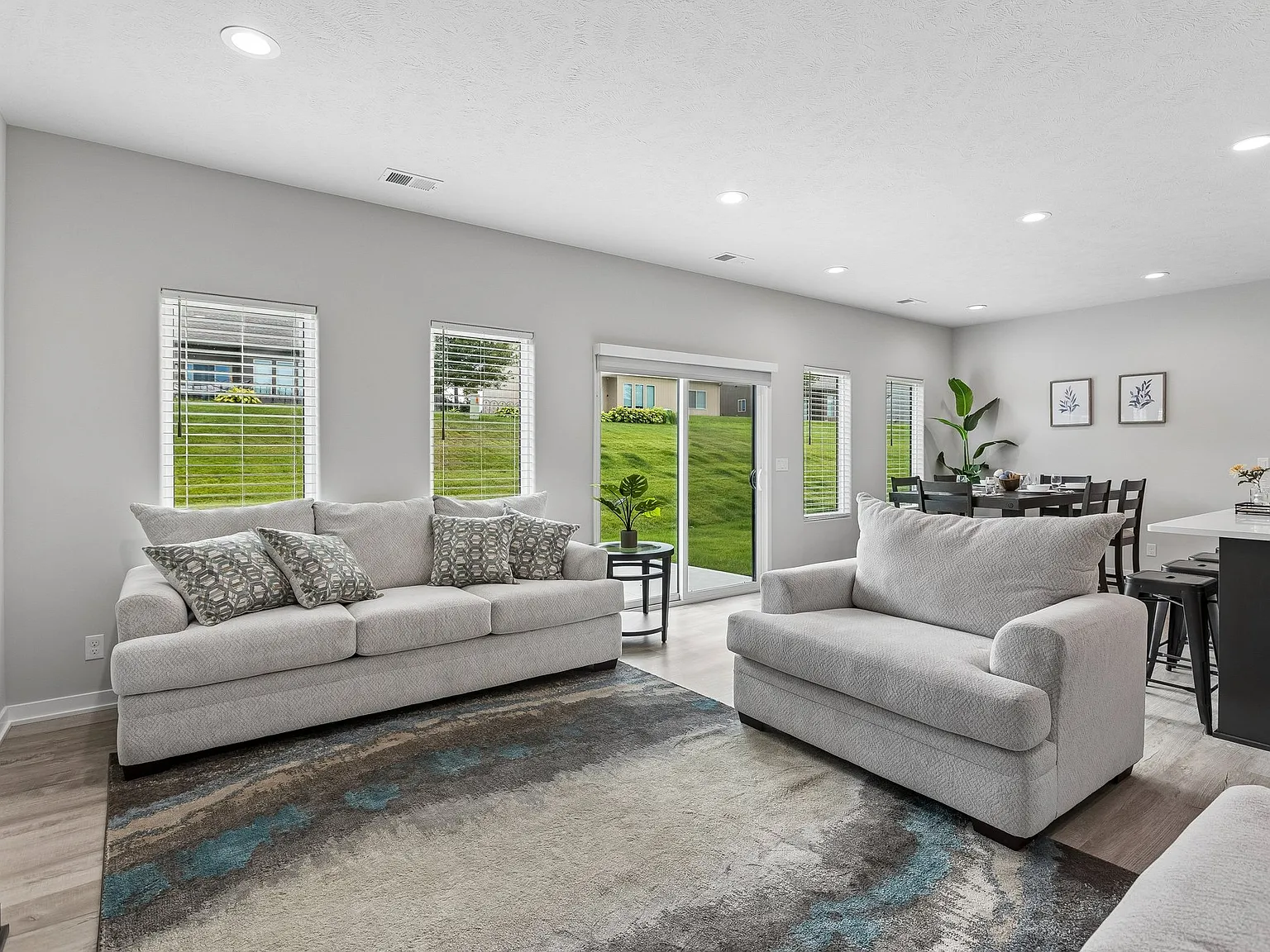 3 bed, 2.5 bath, 1816 sqft, $3,095 — Photo 3