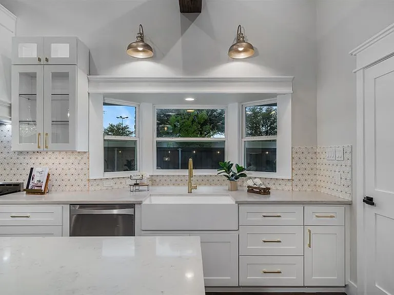 1601 Windsong Trl — Photo 12