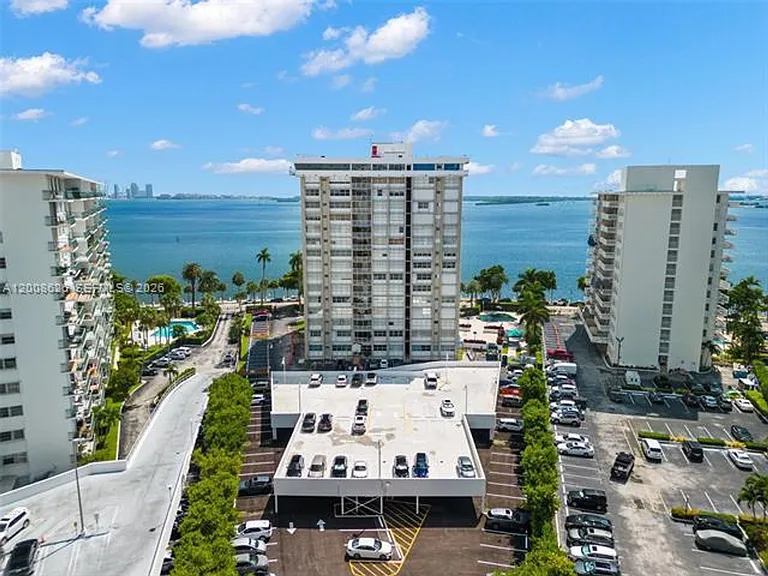 1420 Brickell Bay Dr #CU-1001A — Photo 47