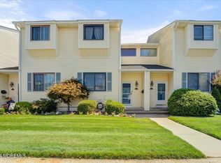 553 Clubhouse Dr, Middletown, NJ 07748