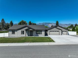 111 Manzanita Dr, Manson, WA