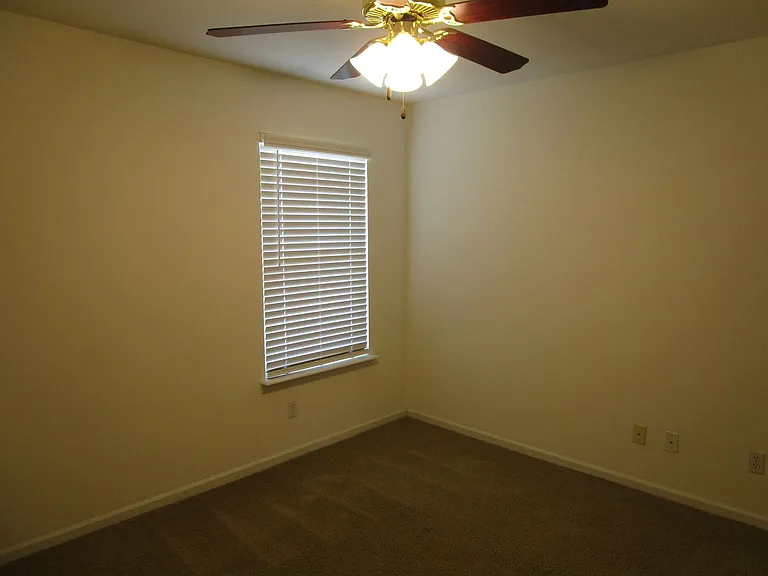 2409-2411 Northampton Dr. — Photo 25