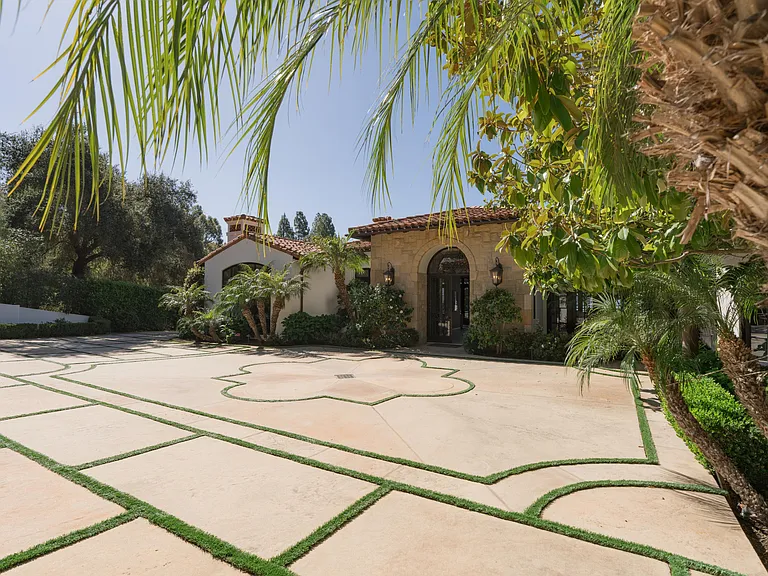 700 E Mountain Dr — Photo 13