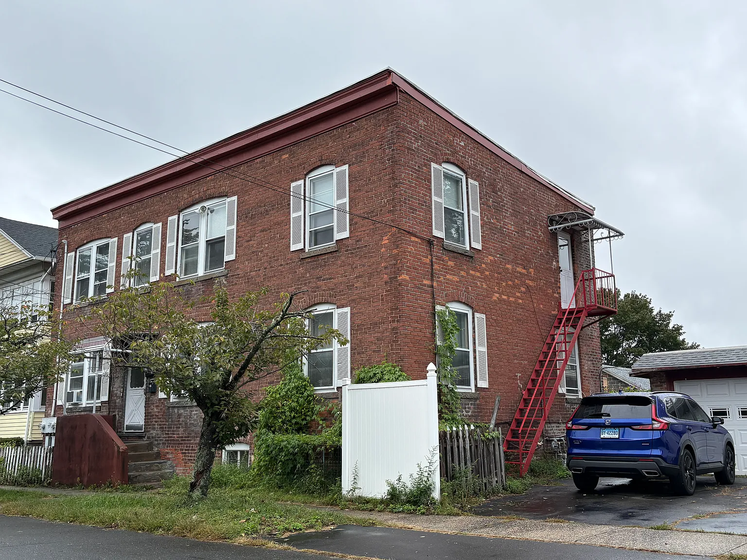 3 bed, 1250 sqft, $2,200 — Photo 1