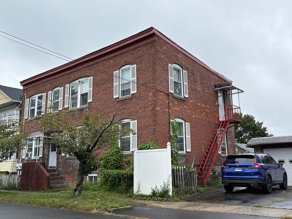 1st image of 13 Webb St Floor 2