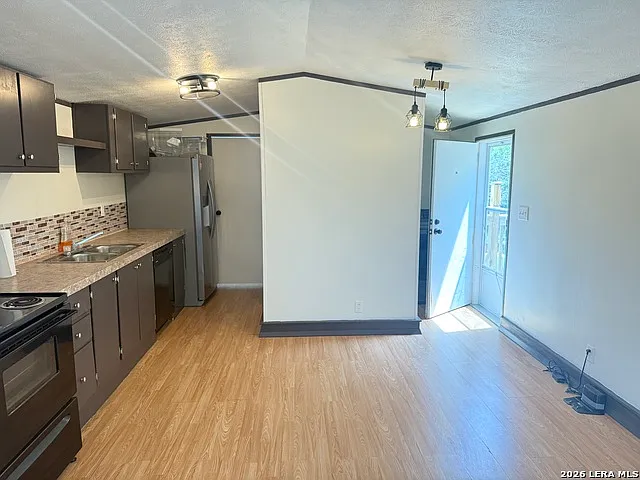 592 Private Road 1508 — Photo 3