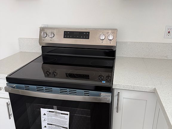 4th image of 939 Lorraine Pl Unit D
