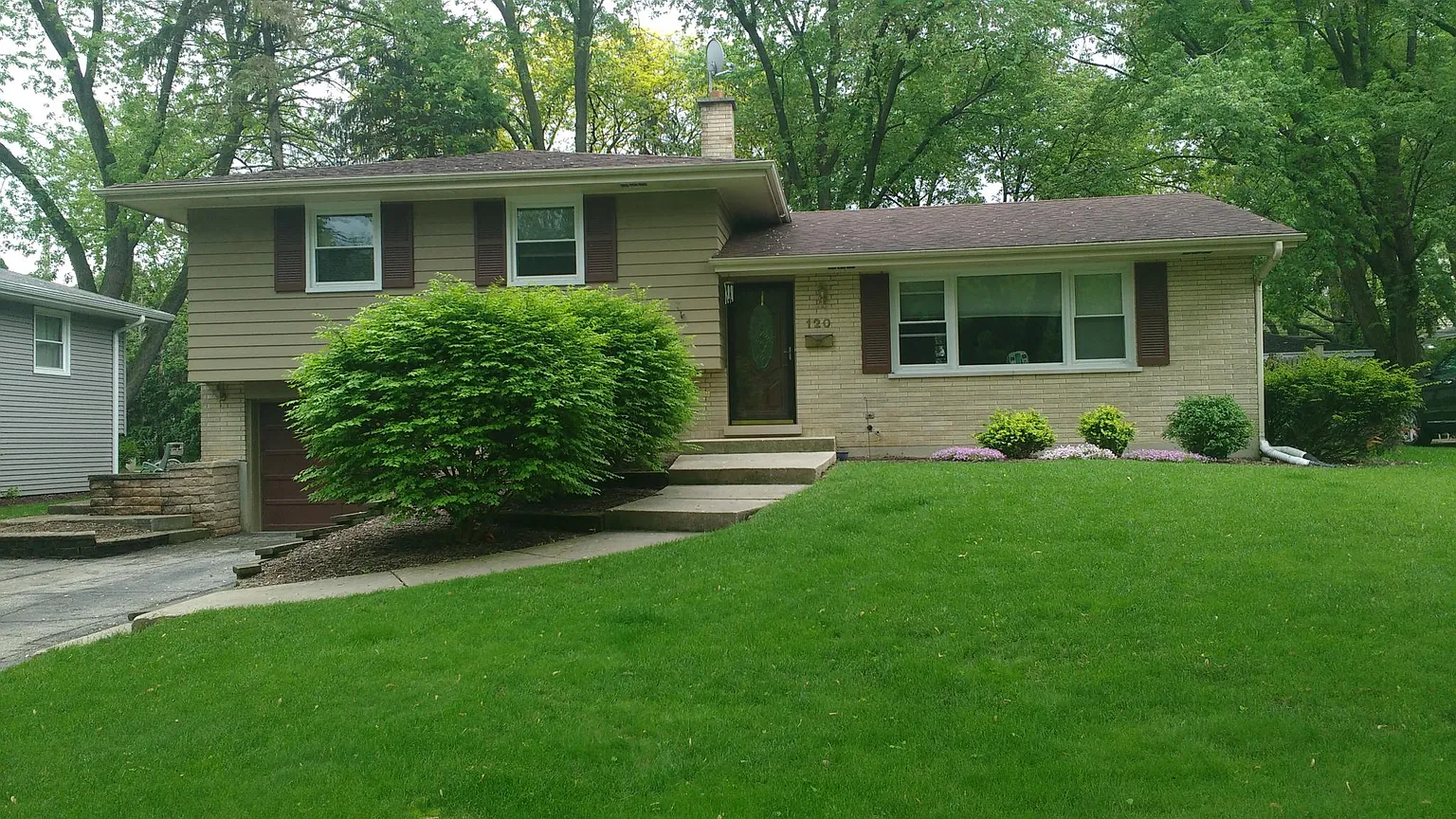 120 Elmwood Dr photo 1