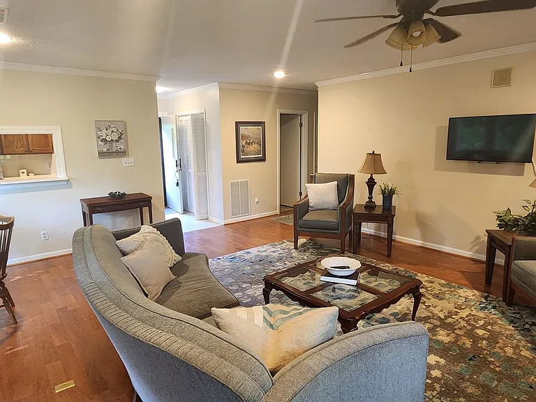 121 Forest View Dr — Photo 5