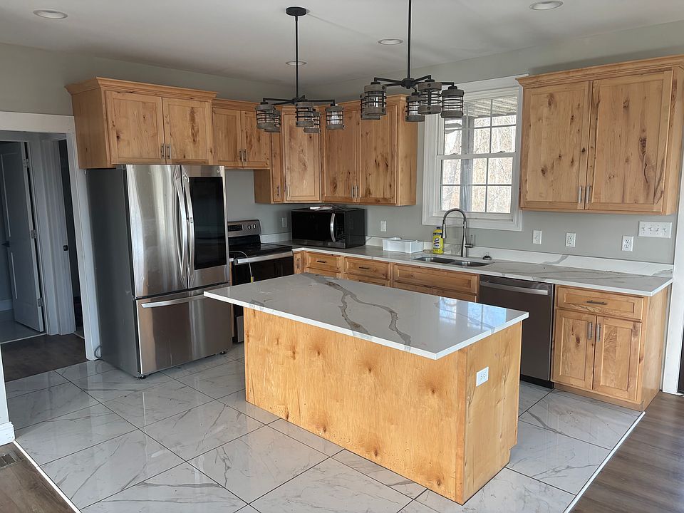 2nd image of 70 Sandy Ct W