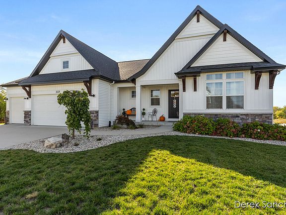 3rd image of 3221 Rocaway Dr