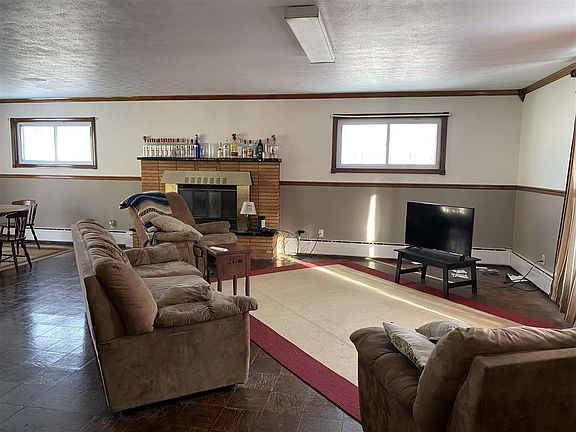4th image of 2071 Wilkinson Ave