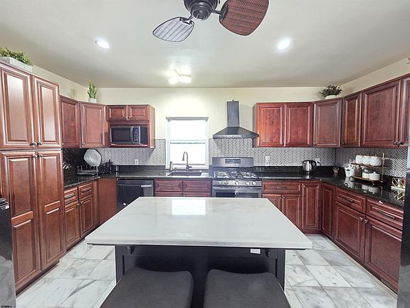 3rd image of 6315 Monmouth Ave