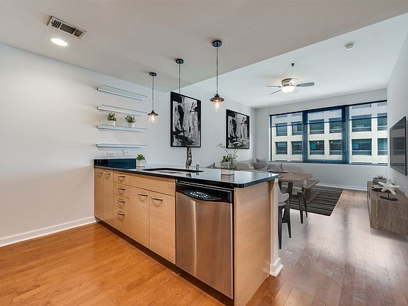 2nd image of 1200 Main St APT 1908