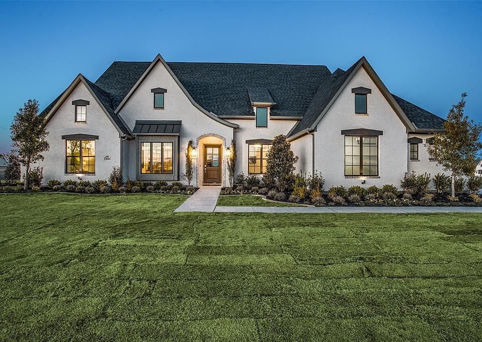 1st image of 301 Claire Ct
