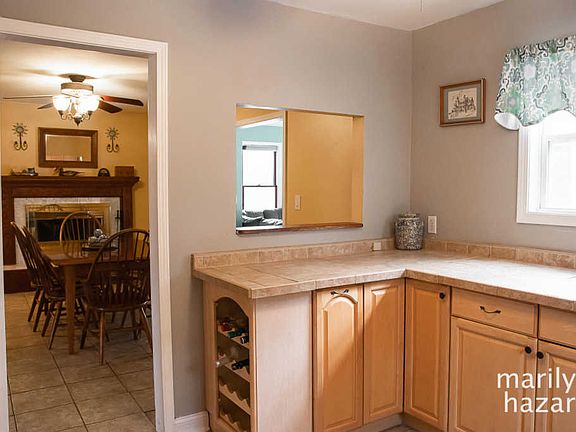 5th image of 2028 Stanford Dr SE