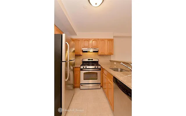 Rented by Douglas Elliman | media 24