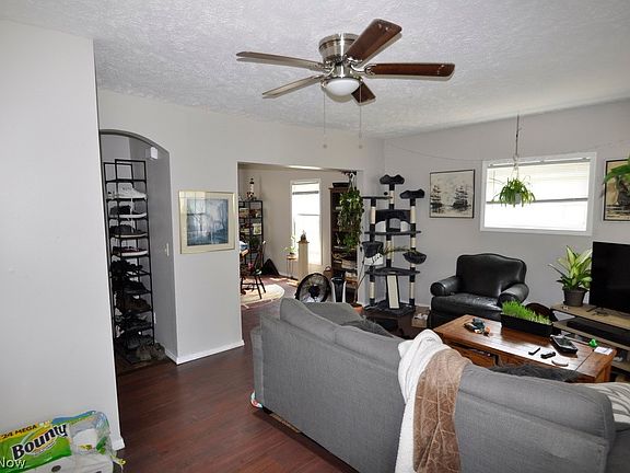 3rd image of 4210 Archwood Ave