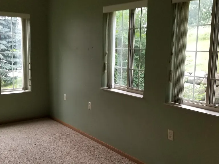 5749 Lexington St — Photo 15