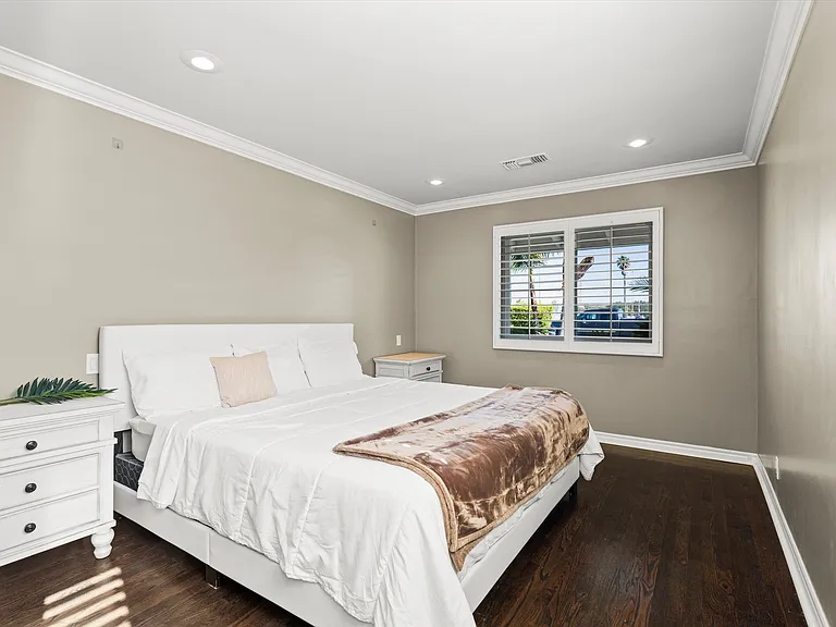 2130 Santa Fe Ave — Photo 7