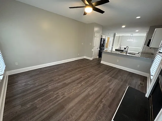 4 bed, 2.5 bath, 2274 sqft, $2,550 — Photo 3