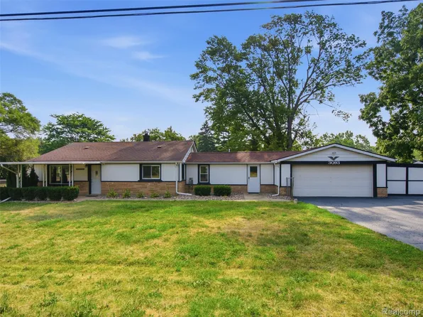 3093 Shaw St, Burton, MI 48529