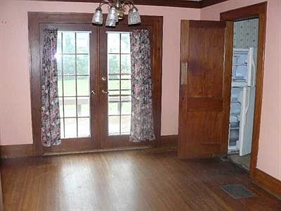4th image of 142 Merrill St