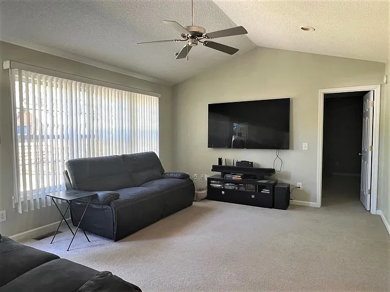 305 Woodgreen Dr — Photo 10