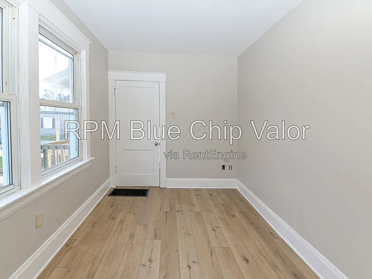 5214 Warren Ave #1 — Photo 10