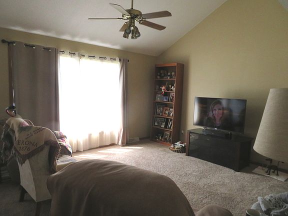 3rd image of 584 W Dove Ln