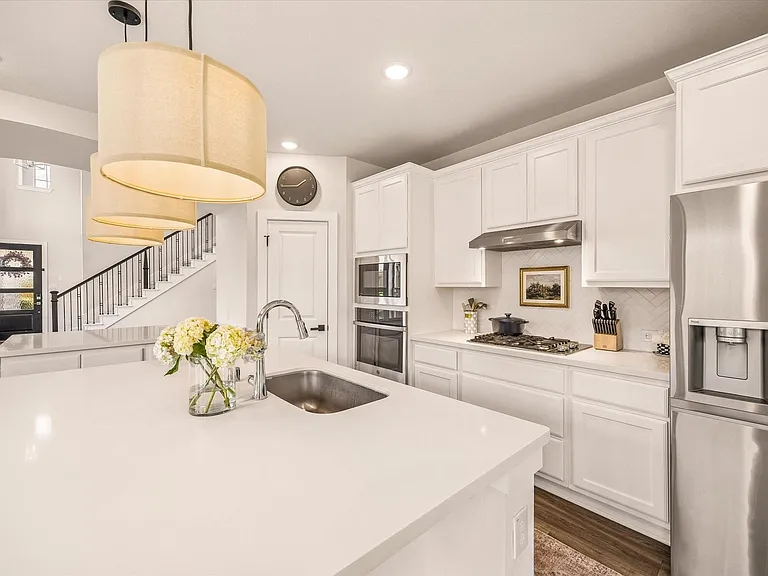 7933 Spring Run Dr — Photo 2