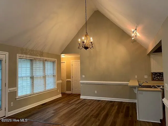 3 bed, 2.0 bath, 2250 sqft, $2,400 — Photo 3