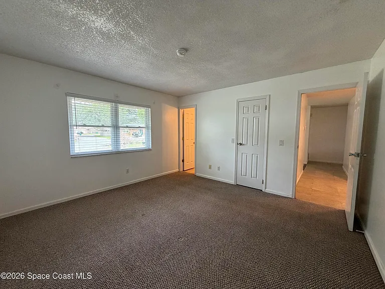 760 John Adams Ln — Photo 2