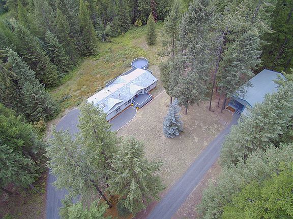 Nice mix of mature trees.