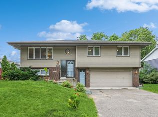 2246 Larry Ho Dr, Saint Paul, MN 55119