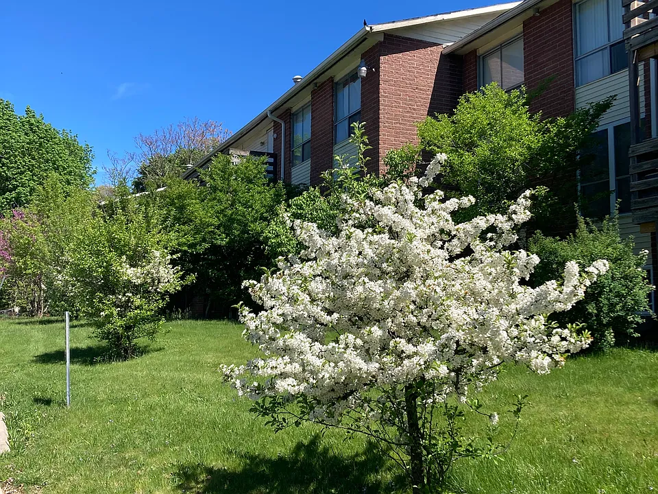Highland House Apts