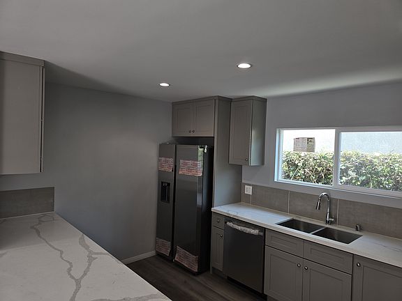 5th image of 235 E 87th Pl #1/2
