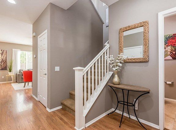 620 Freeport Ln-MLS_Size-004-3-Hallway E