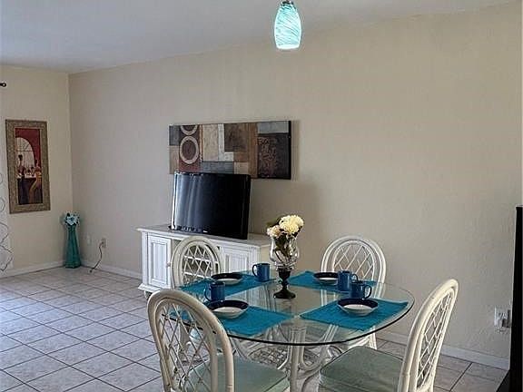 4th image of 1005 SW 48th Ter APT 8