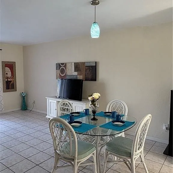 1005 SW 48th Ter #8 — Photo 4