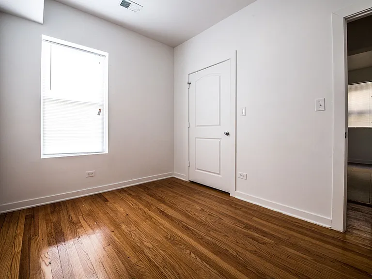 7748 S East End Ave — Photo 7