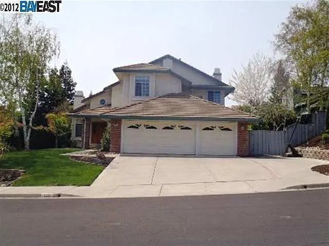 556 Sheridan Cir photo 1